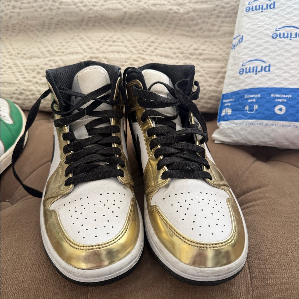 Gold Air Jordan 1 Mid - Picture 2 of 3